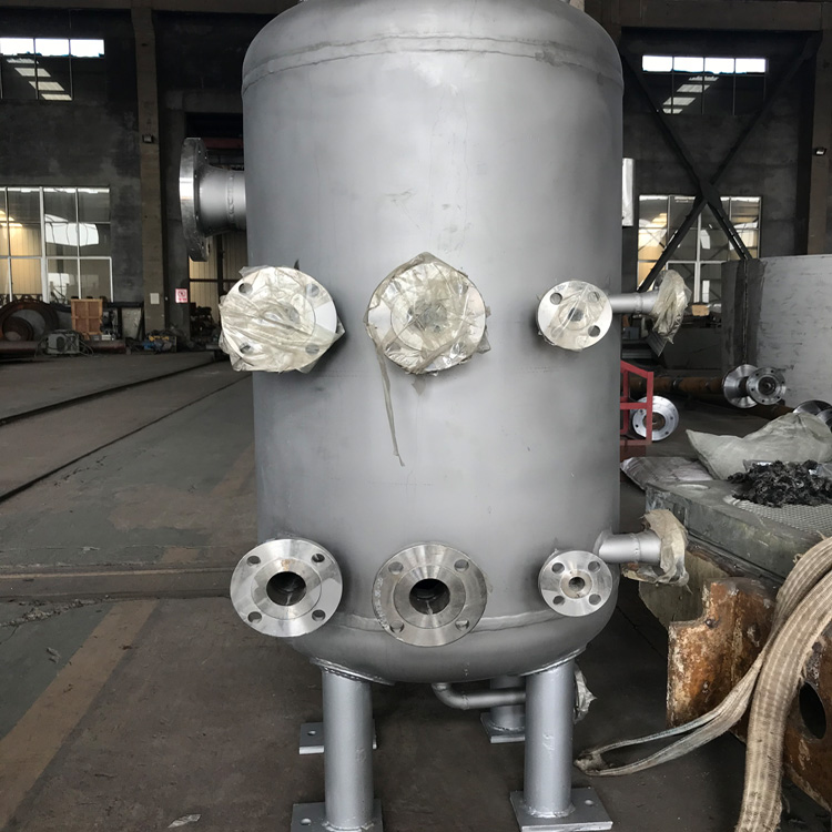 压力容器的壳具有保护容器，延伸运用寿命等功能，淄博市博山万通机械厂下面就详细说说压力容器的壳有哪些作用